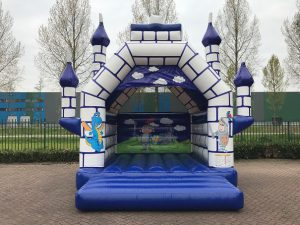 bouncer super castle with roof