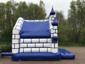 Bouncing house knights castle