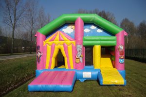 Bouncer multiplay circus with roof