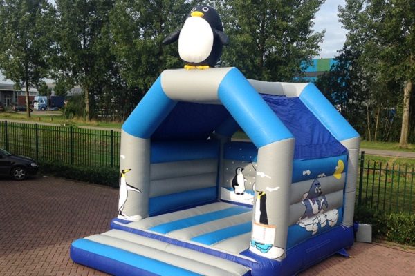 Bouncer Super Penguin with roof