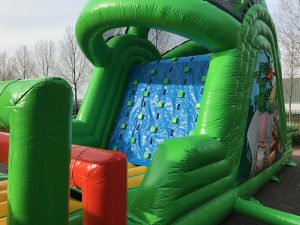Obstaclecourse with slide jungle